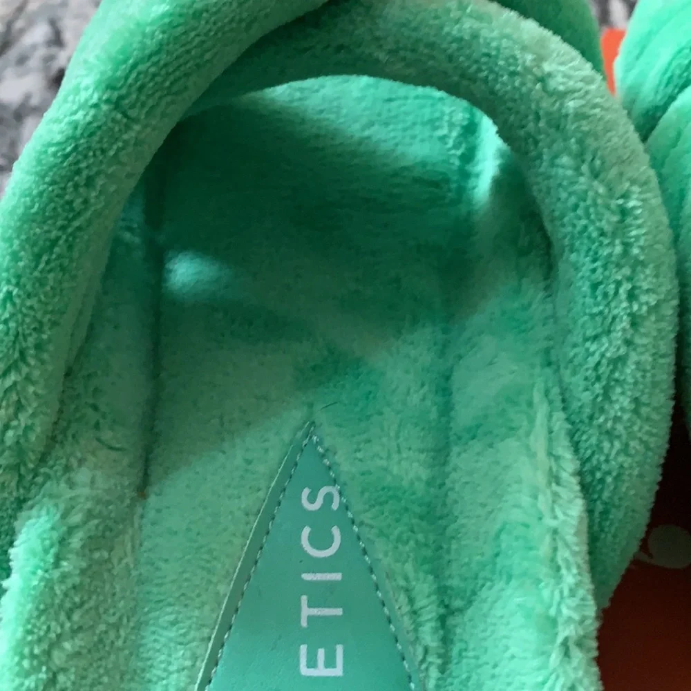 Fabletics Slippers - Picture 6 of 7